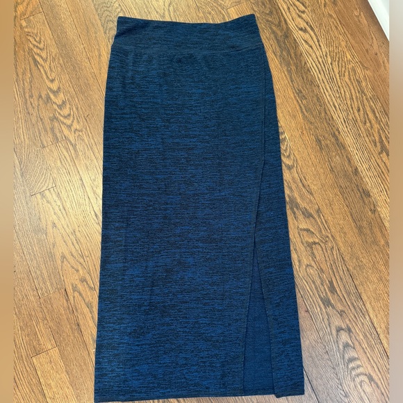 Aritzia Skirt - Picture 1 of 3